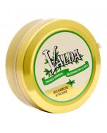 Pastiglie Balsamiche Valda in vaschetta metallica, evidenziando gli ingredienti naturali per il trattamento efficace dei sintomi della tosse e del catarro