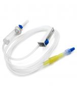 Deflussore monouso sterile per soluzioni endovenose con punto di iniezione, compatibile con diversi contenitori e dispositivi di somministrazione.