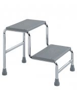 Predellino a 2 gradini in ABS con struttura in acciaio cromato e piedini antiscivolo, ideale per ospedali, cliniche e case di cura.