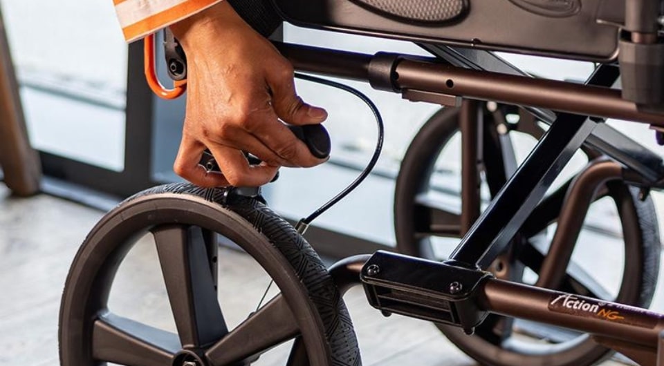 freni di stazionamento carrozzina disabili invacare action transit 2ng
